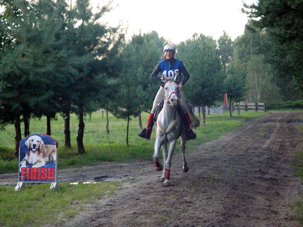 Belinda Hitzler beim Finish in Kuznia