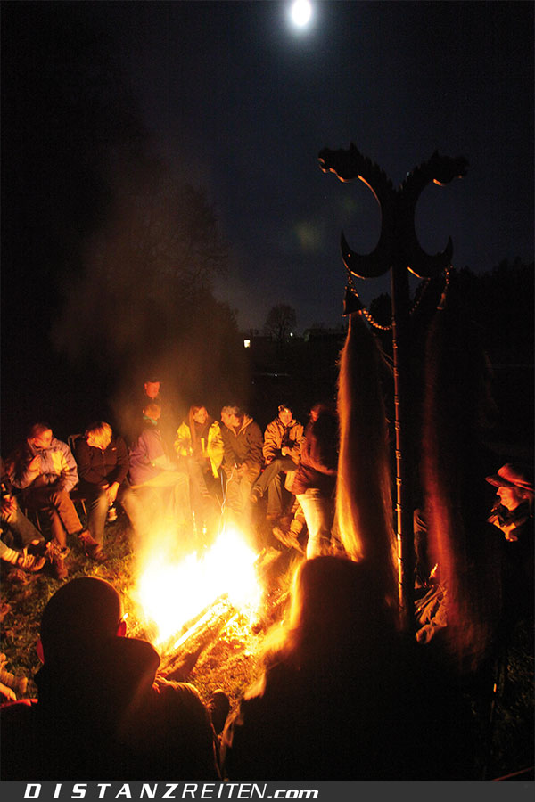 Feuerkreisritte: Gemütlichkeit am Lagerfeuer bei der  Grastälerpassage 2010, Foto: Christian Lüke